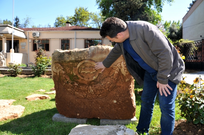 Adıyaman'da bir tarladan Roma dönemine ait lahit çıktı